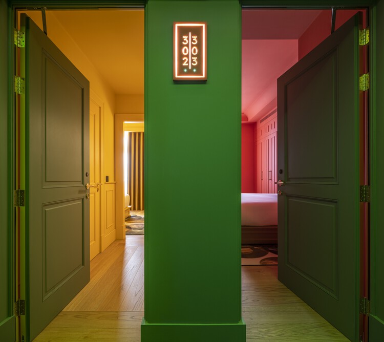 Art Legacy Hotel / Rebelo Andrade - Интерьерная фотография, дерево, дверь