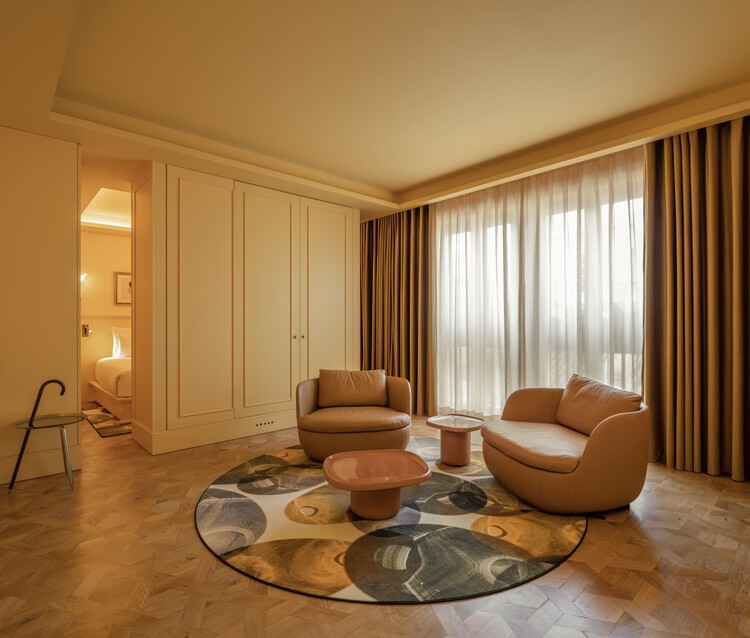 Art Legacy Hotel / Rebelo Andrade - Интерьерная фотография, гостиная, дерево, освещение