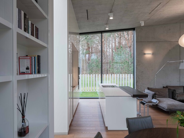Residence in Vilnius / Architectural Bureau G.Natkevicius & Partners - Интерьерная фотография, кухня, дерево, стул, столешница