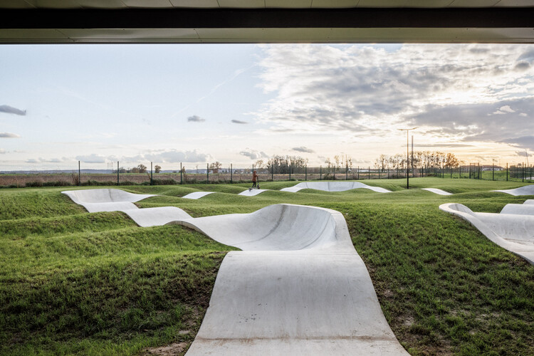 Nikola Karabatic Sports Complex / Atelier Aconcept - изображение 5 из 24