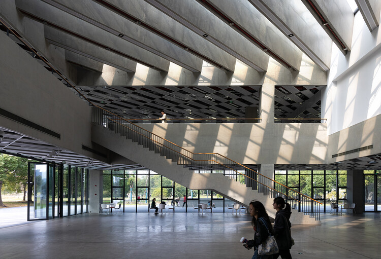 Yijia Building of Tongji University / Tjad Atelier L+ - Интерьерная фотография, лестница