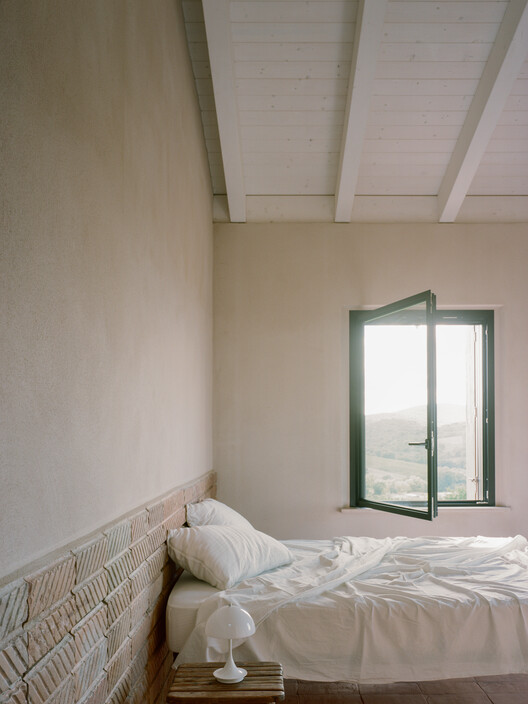 Ricupaglia Farmhouse / Presicci + Pantanella d'ettorre architetti - Интерьерная фотография, спальня, кровать