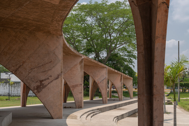 El Campestre Reprreational Park Complex & Community Development Center / CCA Centro de Colaboración Arquitectónica + Bernardo Quinzaños - изображение 11 из 34