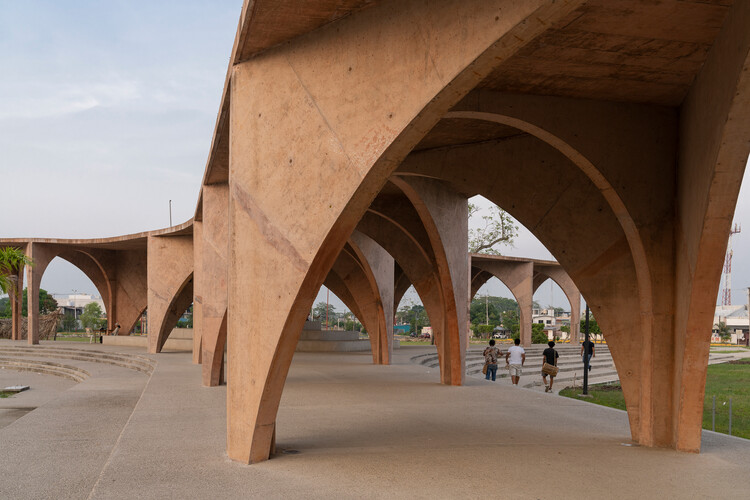 El Campestre Resrecreational Park Complex & Community Development Center / CCA Centro de Colaboración Arquitectónica + Bernardo Quinzaños - изображение 9 из 34