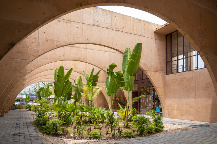 El Campestre Recreational Park Complex & Community Development Center / CCA Centro de Colaboración Arquitectónica + Bernardo Quinzaños - Interior Photography, Arcade
