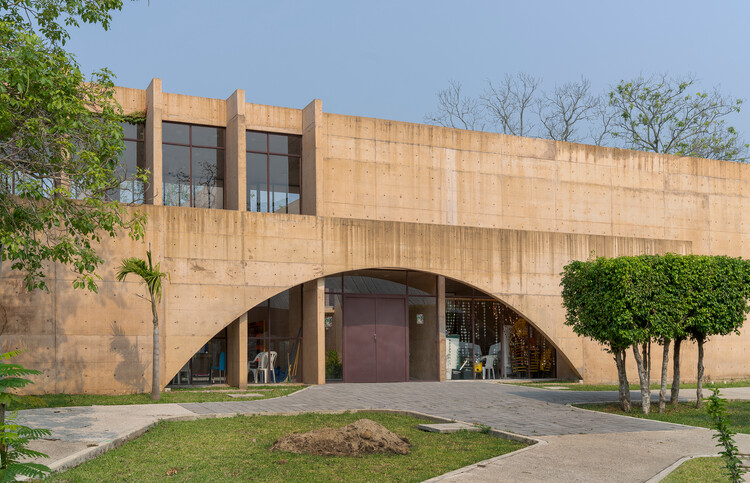 El Campestre Reprreational Park Complex & Community Development Center / CCA Centro de Colaboración Arquitectónica + Bernardo Quinzaños - Extery Photography