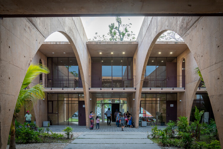 El Campestre Reprreational Park Complex & Community Development Center / CCA Centro de Colaboración Arquitectónica + Bernardo Quinzaños - изображение 24 из 34