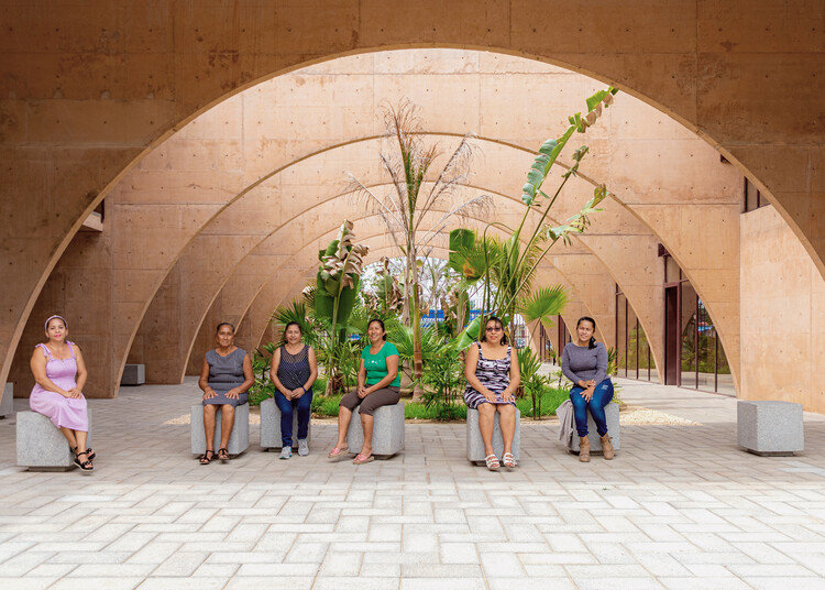 El Campestre Resrecreational Park Complex & Community Development Center / CCA Centro de Colaboración Arquitectónica + Bernardo Quinzaños - Interior Photography, Arch, Arcade