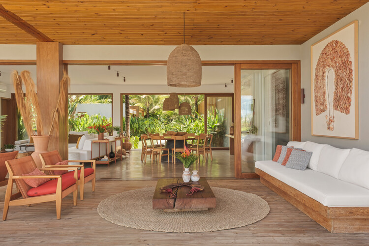 SA House / 73.onze arquitetura - Интерьерная фотография, дерево, стол, стул