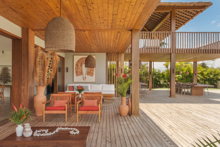 SA House / 73.onze arquitetura - Интерьерная фотография, дерево, палуба, балкон