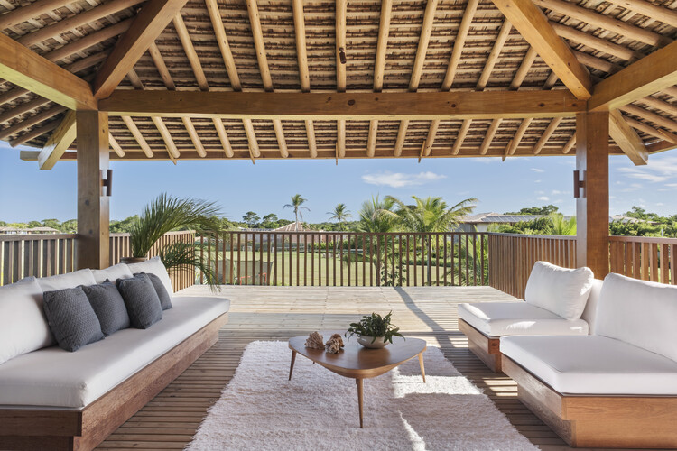 SA House / 73.onze arquitetura - Интерьерная фотография, гостиная, дерево, палуба, стул
