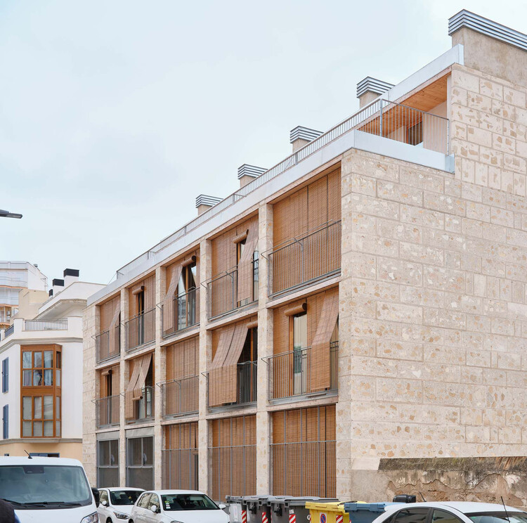 Единицы социального жилья 2104 / Harquitectes - Внешняя фотография, бетон, балкон