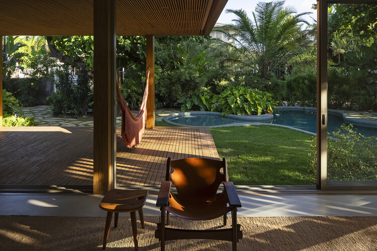 House of Amendoeiras / Play Arquitetura E Design - Экстерьерная фотография, древесина, сад, стул, патио, палуба