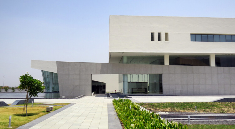 Tata Consultancy Services / Somaya Sampat - внешняя фотография, бетон