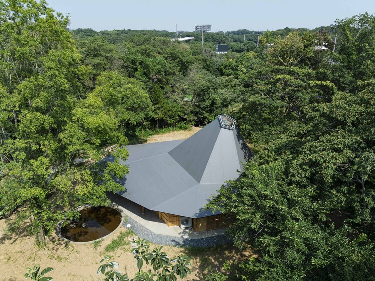Хижина шляпа / Tezuka Architects - изображение 2 из 14
