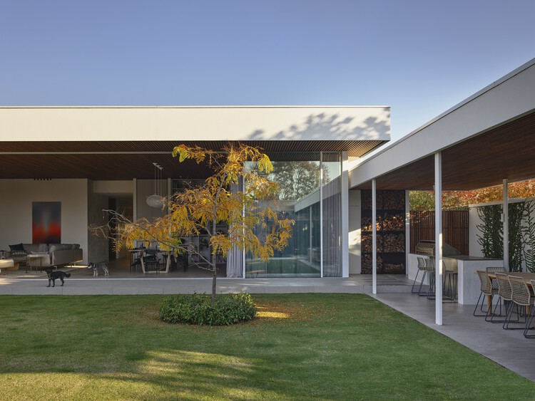 Linea House / Wolveridge Architects - Внешняя фотография, бетон, внутренний двор