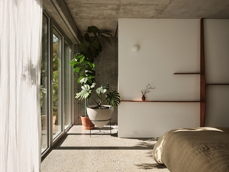 Maison -Jardin Beau / Alexandre Bernier Architecte - Интерьерная фотография, спальня, дерево
