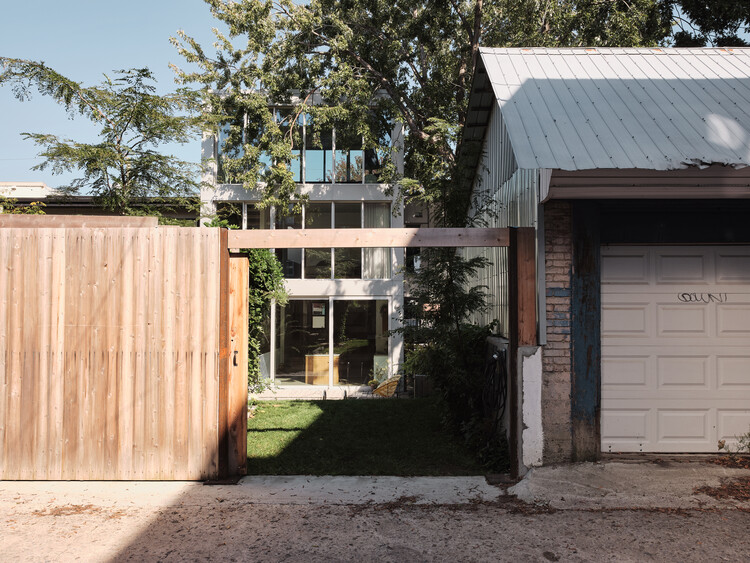 Maison -Jardin Beau / Alexandre Bernier Architecte - Экстерьерная фотография, дверь
