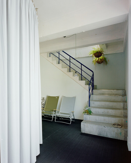 Office P & L / Studio Tngtetshiu - Интерьерная фотография, лестница, поручена
