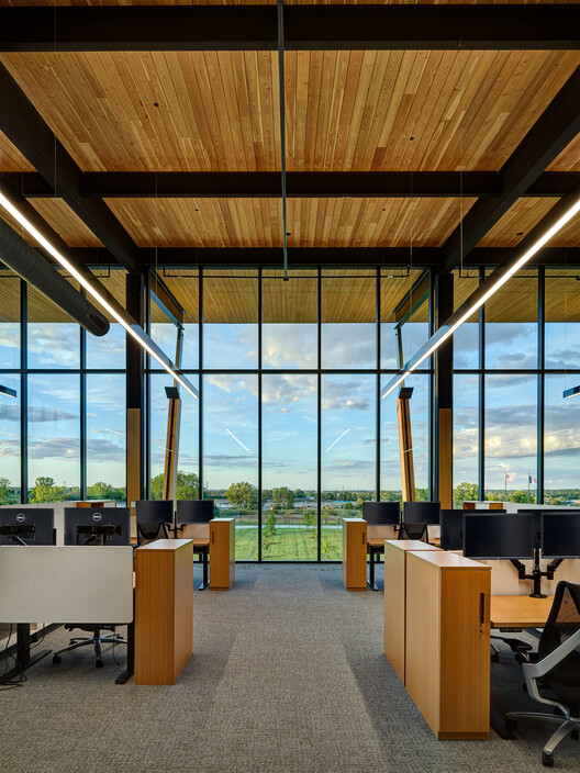 Корпоративная штаб -квартира KREGER / Neumann Monson Architects - Interior Photography, Kitchen, Beam
