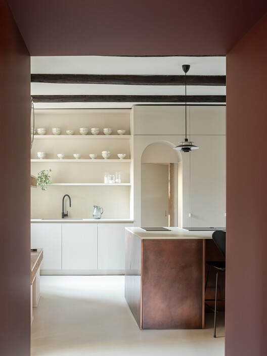 Villa Il Bel Canto / Clab Architettura - Интерьерная фотография, кухня, дерево, освещение, стеллажи, стекло, столешница