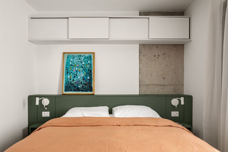 Основная квартира / боло Arquitetos - Интерьерная фотография, спальня, кровать, дерево, освещение