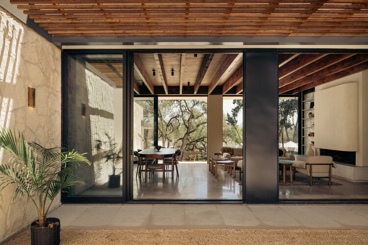 Casa Calma / Ravel Architecture - Внутренняя фотография, дерево, луч