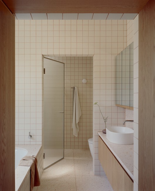Dunstan House / SSDH - Интерьерная фотография, ванная комната, дерево