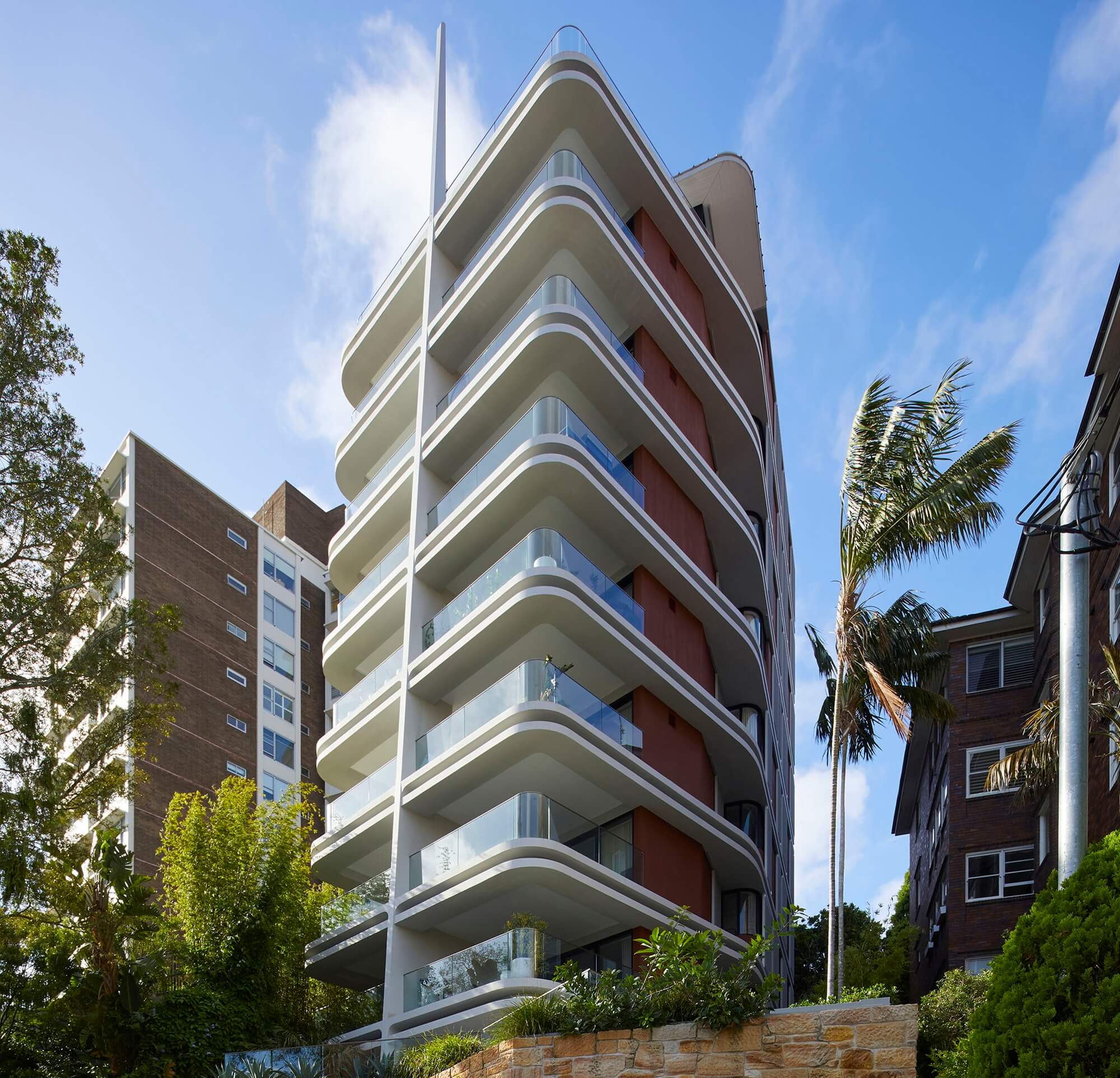 Pointe Living Apartment / Luigi Rosselli Architects