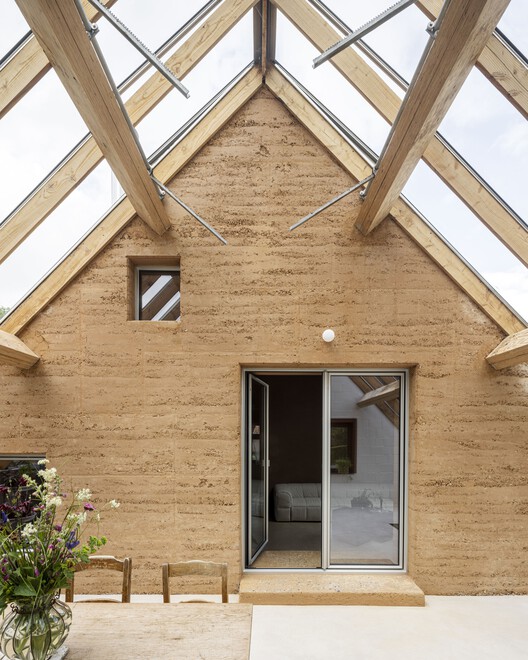Omloop Farmhouse / Hé! Architectuur - Интерьерная фотография, дерево, луч
