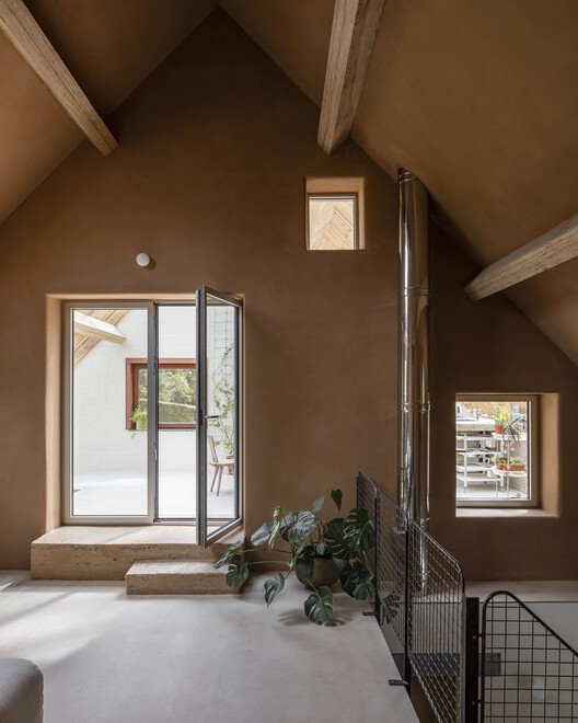Omloop Farmhouse / Hé! Architectuur - Интерьерная фотография, дерево, луч