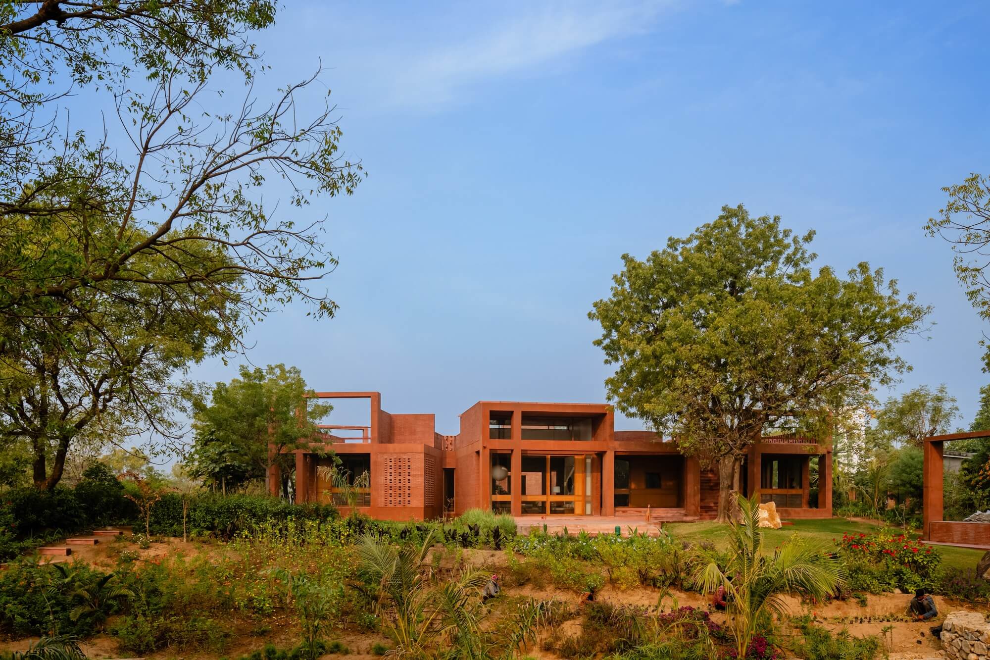Alloa Hills Weekend Home / Studio Sangath