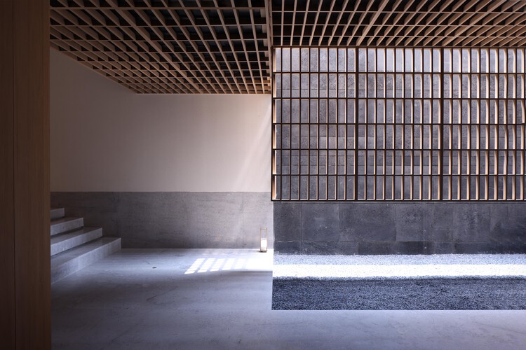 Sunlight Courtyard, входной лобби в офисе дизайна Aranya / Shisuo - изображение 11 из 26