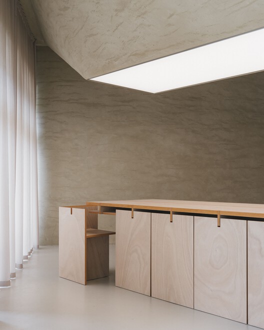 Моска Бьянка Керамическая мастерская / AACM - Atelier Architettura Chinello Morandi - Внутренняя фотография, дерево, бетон