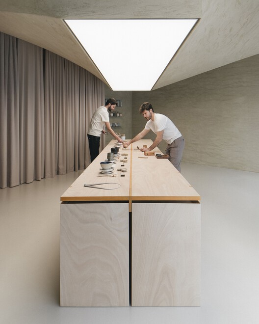 Моска Бьянка Керамическая мастерская / AACM - Atelier Architettura Chinello Morandi - Интерьерная фотография, кухня, дерево
