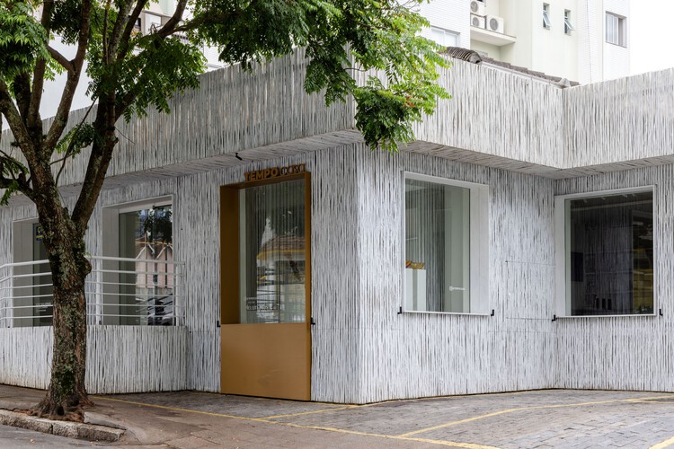 Tempo House / Studio Guilherme Garcia - Внешняя фотография, бетон