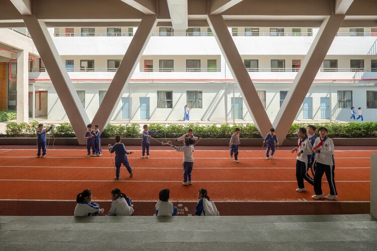 Реконструкция Шэньчжэнь Лонгганской районной школы Longling School / Yijing Architectural Design - изображение 4 из 34