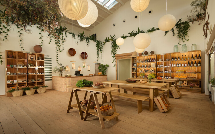 House of Harvest / Fryn Studio - Интерьерная фотография, столовая, дерево, стеллажи