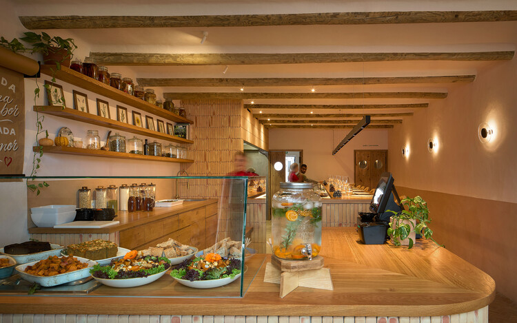 House of Harvest / Frayn Studio - Интерьерная фотография, дерево, стол, столешница