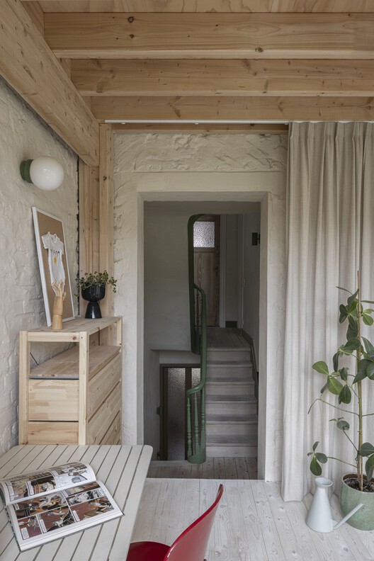 Kasteel Home / Hé! Архитектор - интерьерная фотография, дерево, стул
