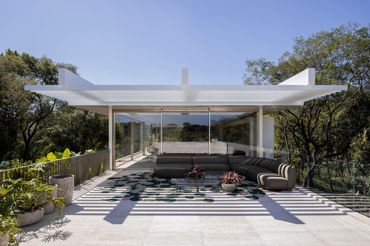 House Pedra / Marcos Bertoldi Arquitetos - внешняя фотография, древесина, бетон, колонна, луч, патио