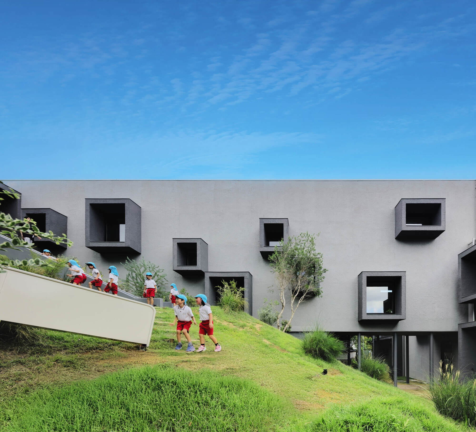 FK Displogarten и Nursery / Hibinosekkei + Youji no Shiro + Kids Design Labo