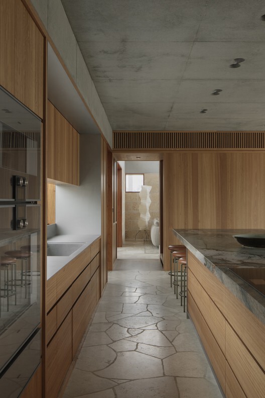 New Castle / Enthony St John Parsons - Интерьерная фотография, кухня, дерево, столешница