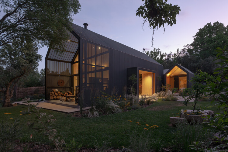 Arrow House / Mora Hughes Arquitectos - изображение 1 из 25