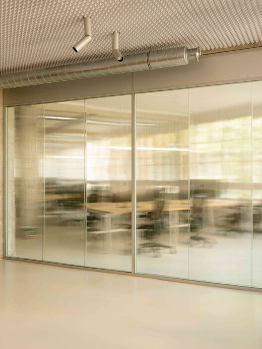 Chez Riot Office Space / ūti Architectes - изображение 1 из 25