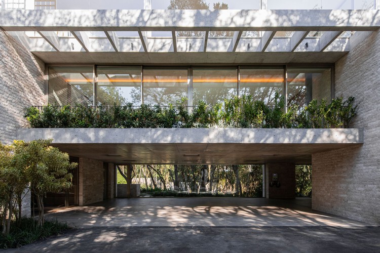 House Pedra / Marcos Bertoldi Arquitetos - изображение 1 из 34