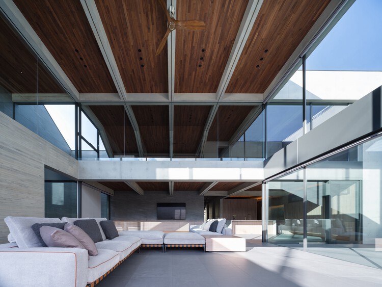 Element House / Apollo Architects & Associates - Интерьерная фотография, гостиная, луч
