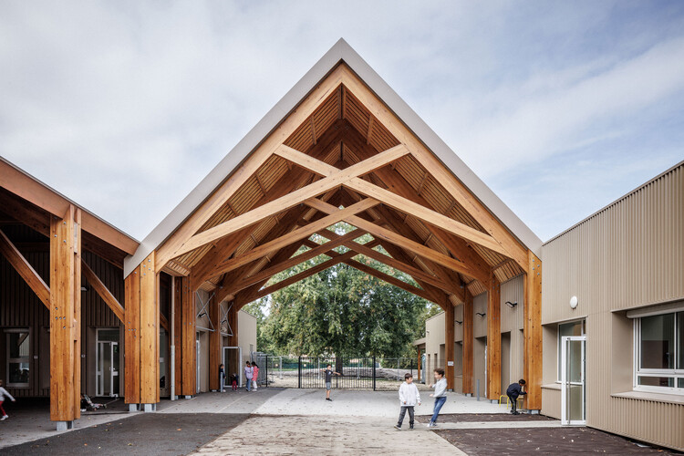 Школьная группа Cap de Bos / BSM Architectes - внешняя фотография