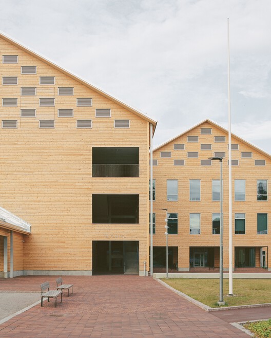 Монио средняя школа и культурный центр / AOR Architects - Внешняя фотография