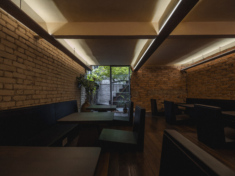 O Растительный ресторан Cafe Cafe Cafe / Xưởng Xép - Интерьерная фотография, кирпич